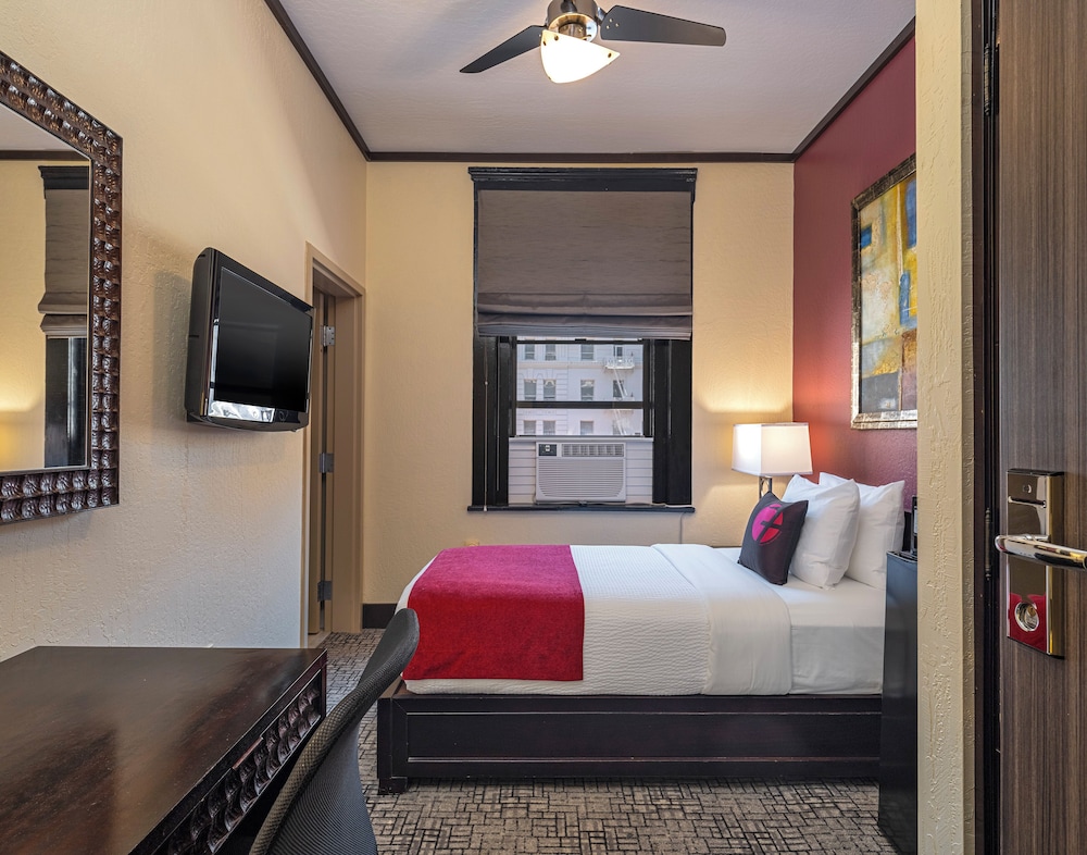 Hotel Fusion 17/65