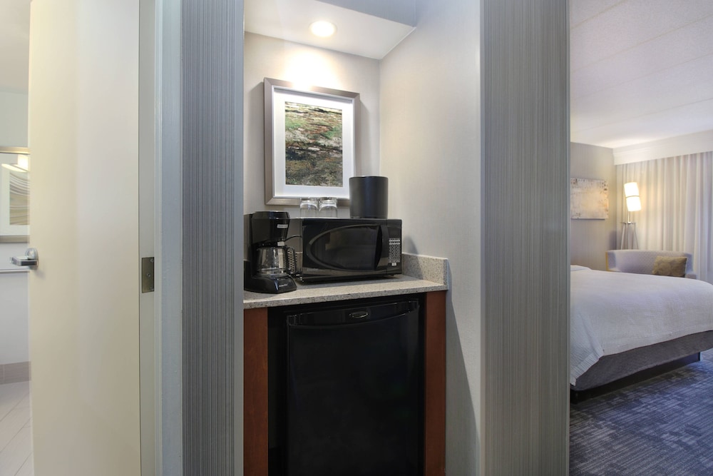 Courtyard by Marriott Hartford Cromwell 9/38