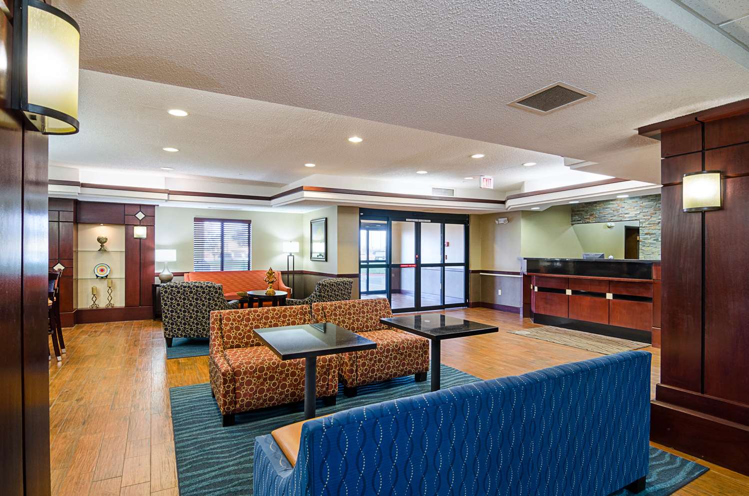 Comfort Inn & Suites Hutchinson KS 24/27