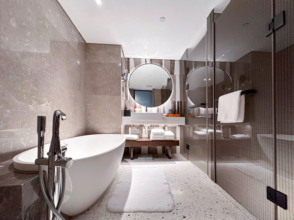 1 Bedroom, Theme, Crown, Family, King Bed، Crowne Plaza CHONGLI RESORT 5/8