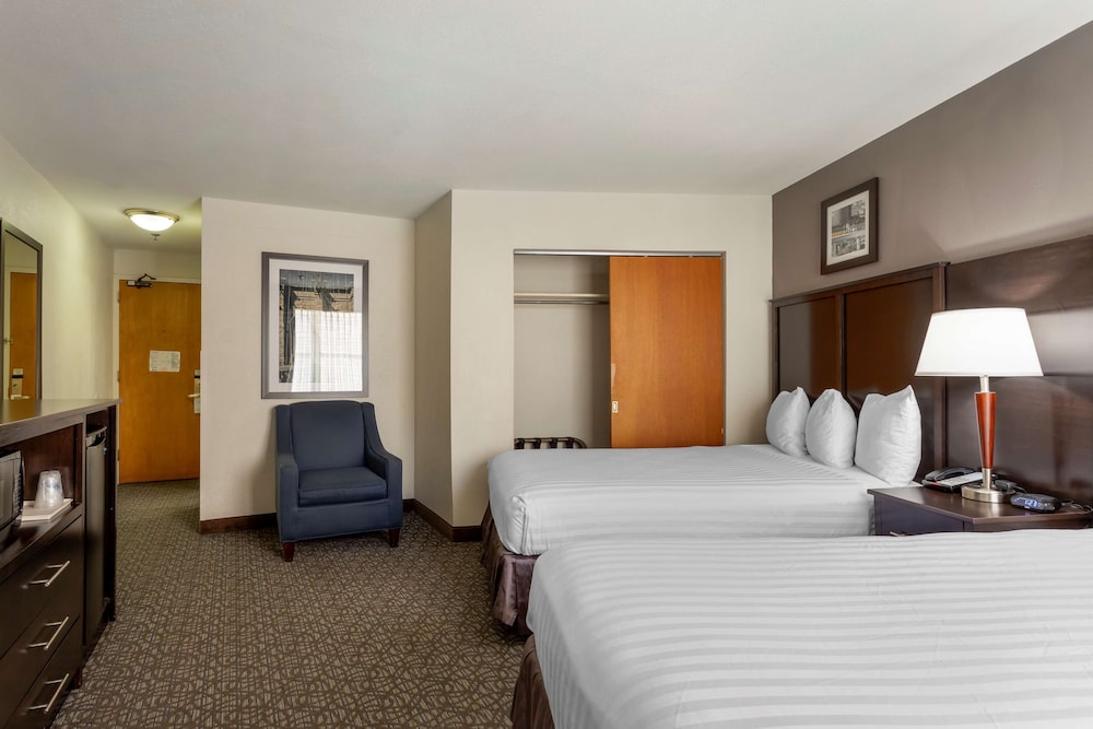 EXECUTIVE, 2 QUEEN BEDS