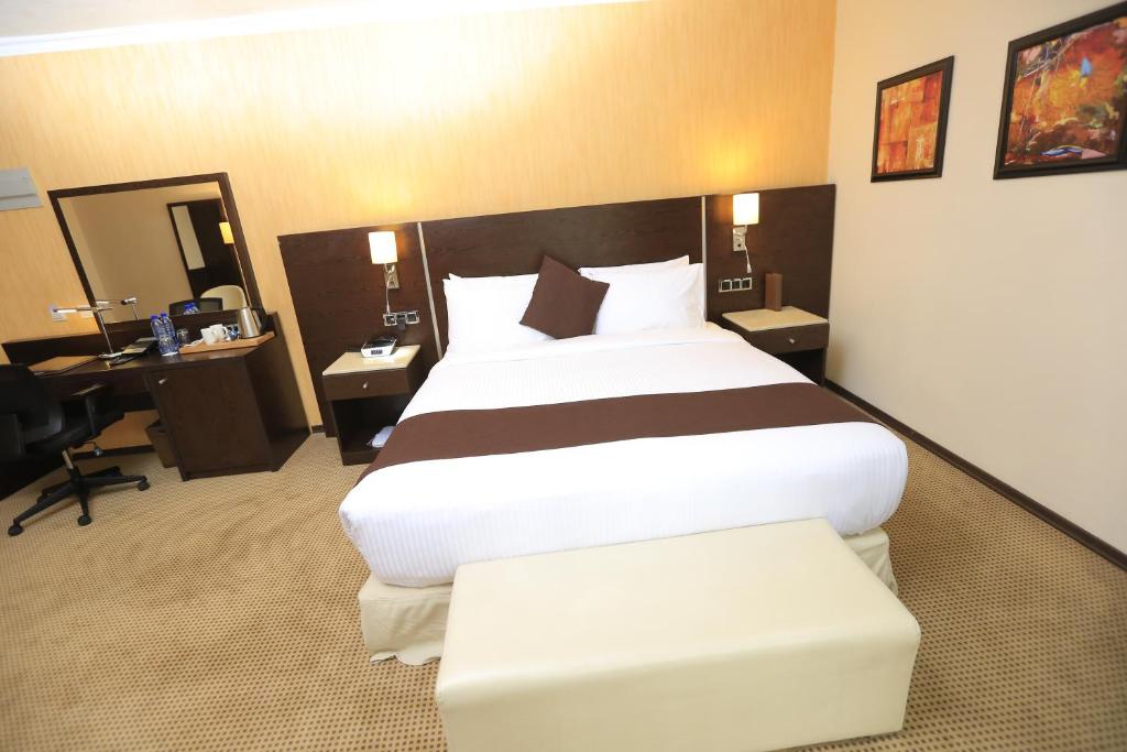 EXECUTIVE, DOUBLE BED