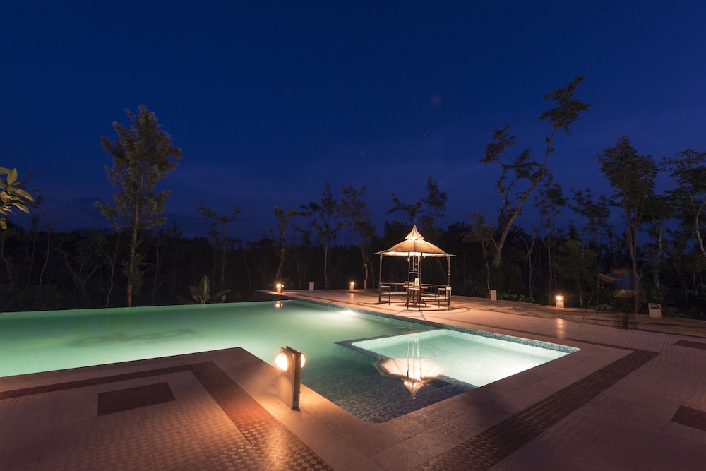 EKA RESORT 33/35