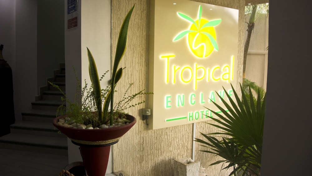 Tropical Enclave Hotel 12/60