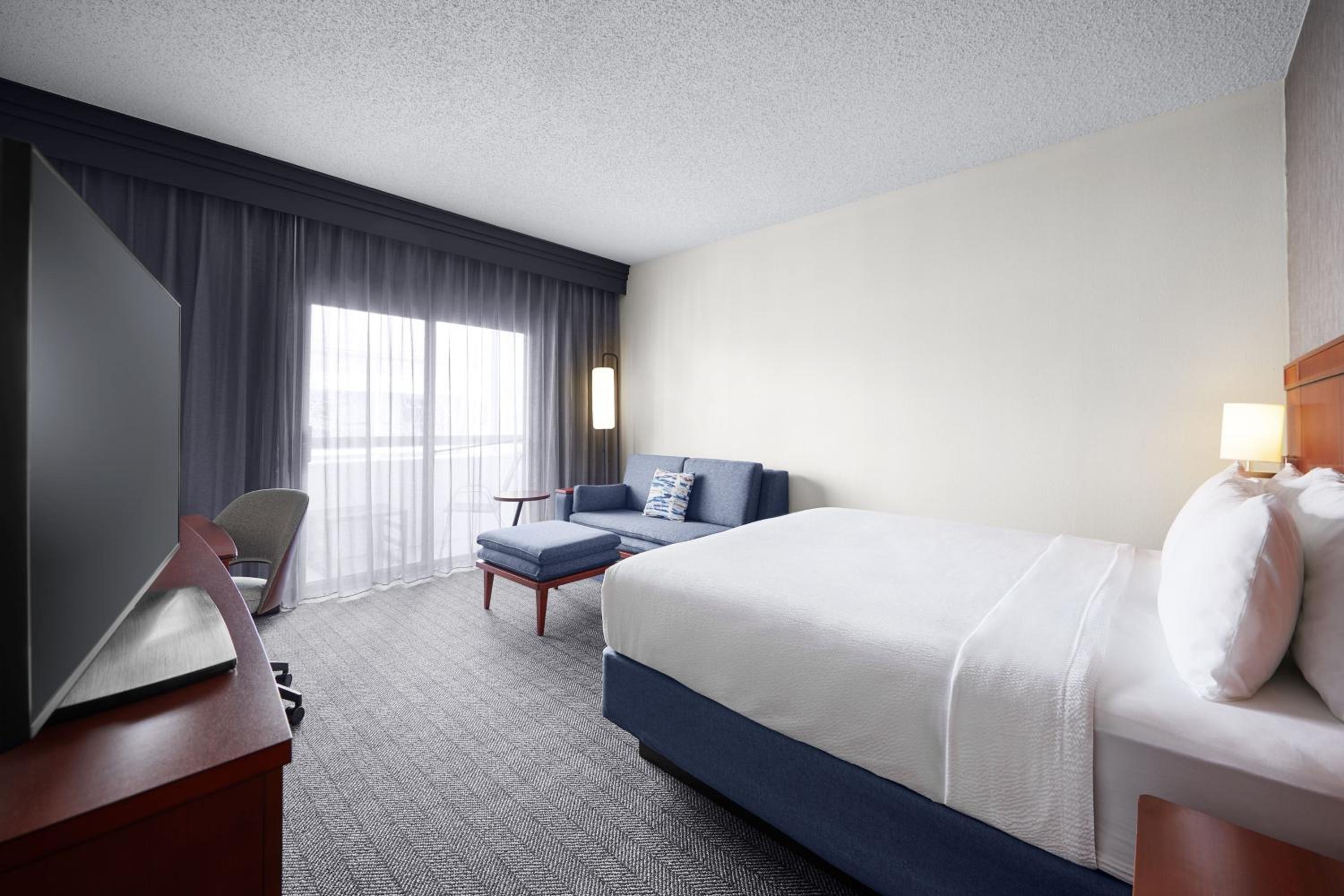 Room, King Bed, Bathtub, Accessible