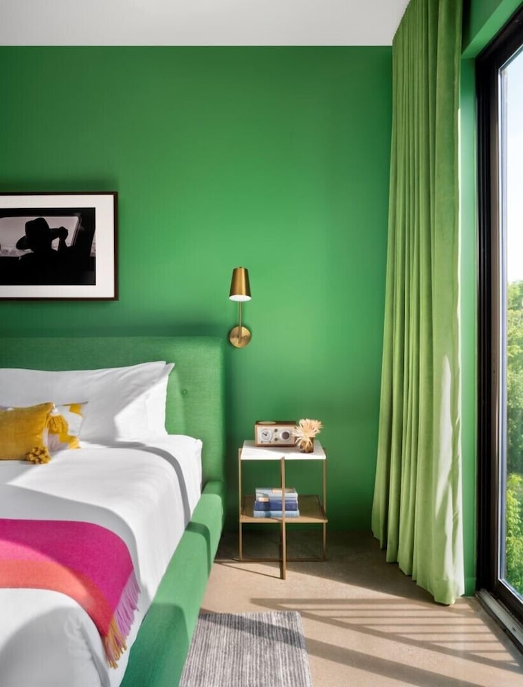 The Ruby Hotel 26/58