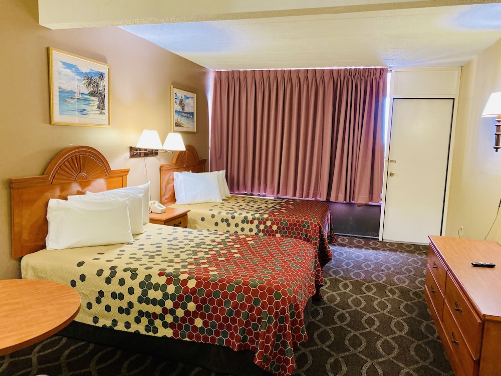 Red Roof PLUS+ & Suites Virginia Beach - Seaside 19/45
