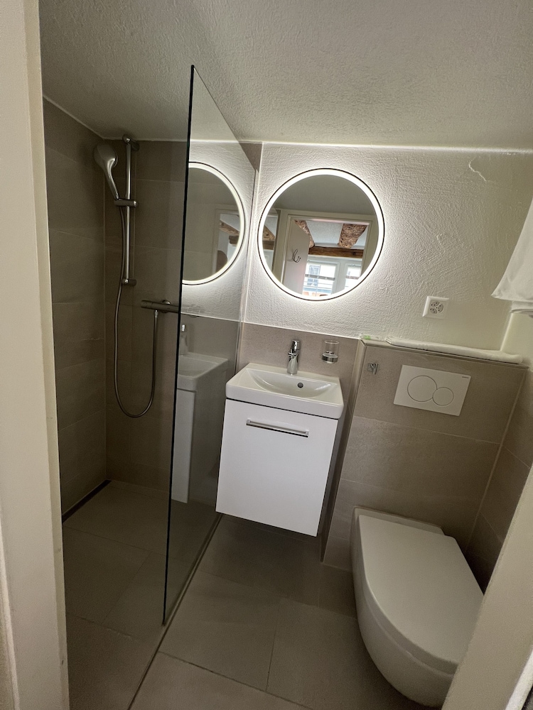 غرفة مفردة بسرير كوين، Statthotel 7/7