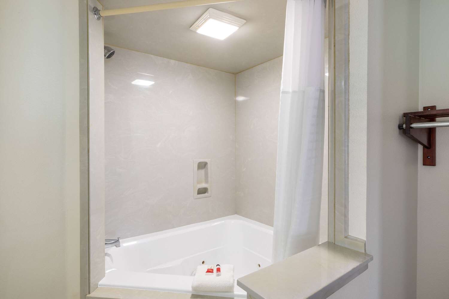 Baymont by Wyndham Biloxi Ocean Springs 59/60