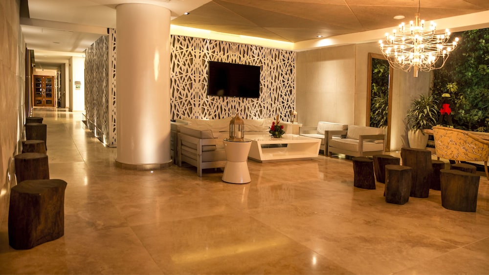 GHL Collection Arsenal Hotel 55/74