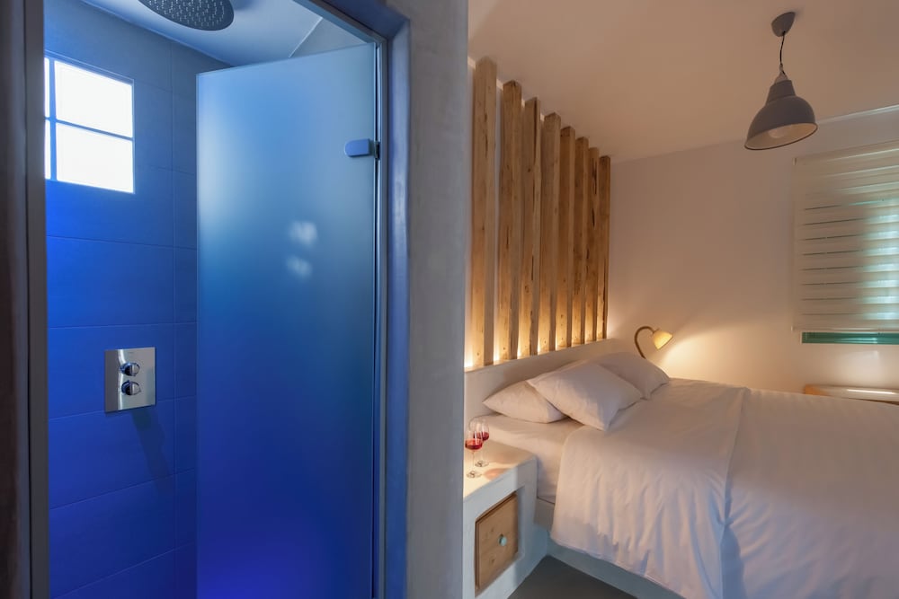 Neptune Luxury Spa Suites 31/72