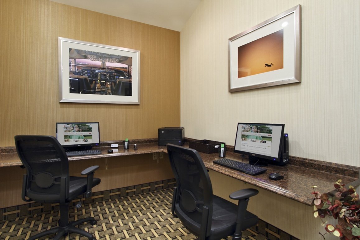 Holiday Inn Orange County Airport 42/57