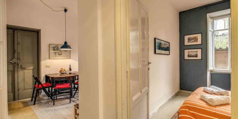 Monti Coliseum 3 bedroom 2nd floor 24/40