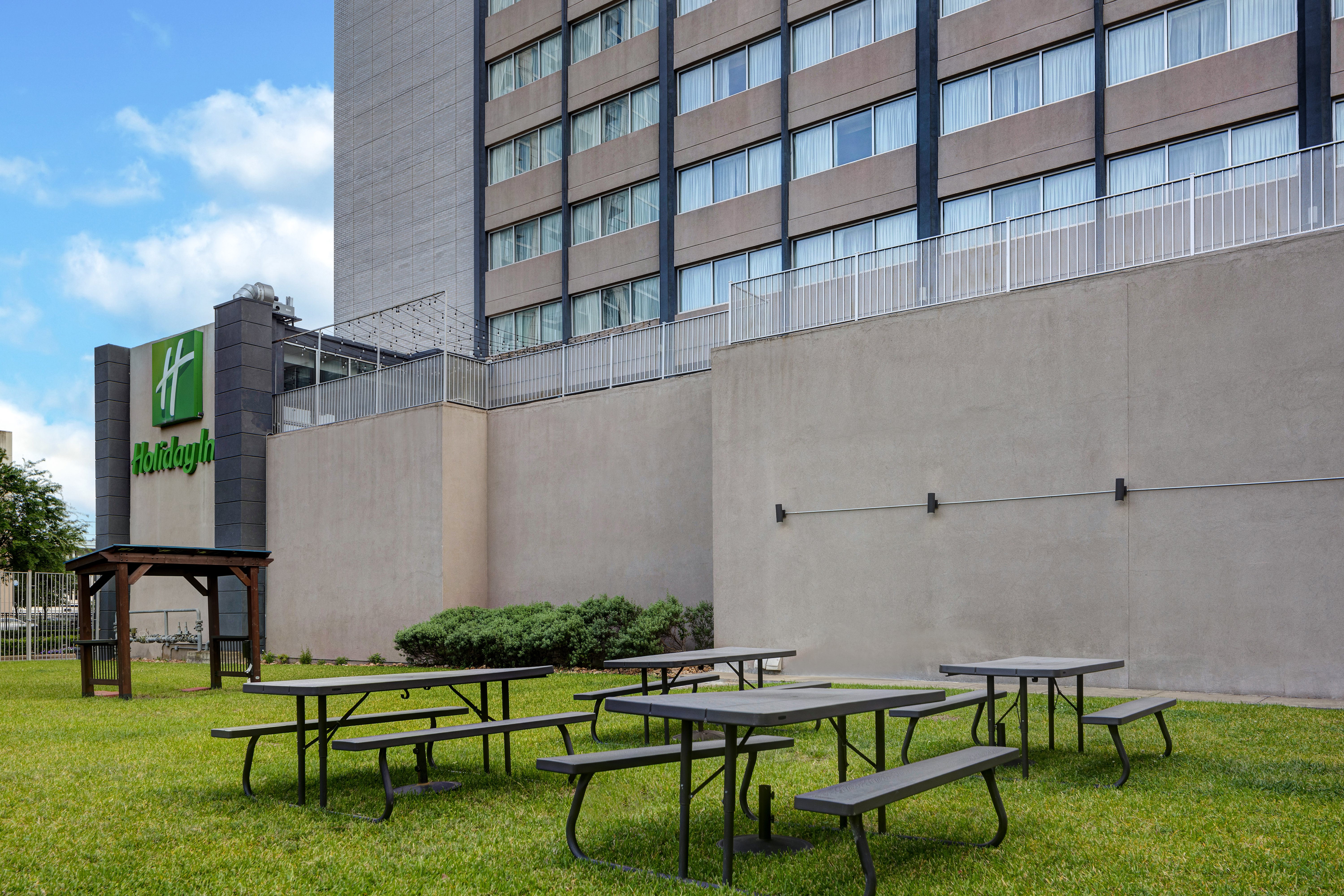 Holiday Inn Houston Downtown 74/77