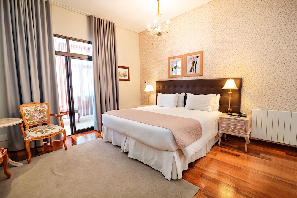 LUXURY, SUITE