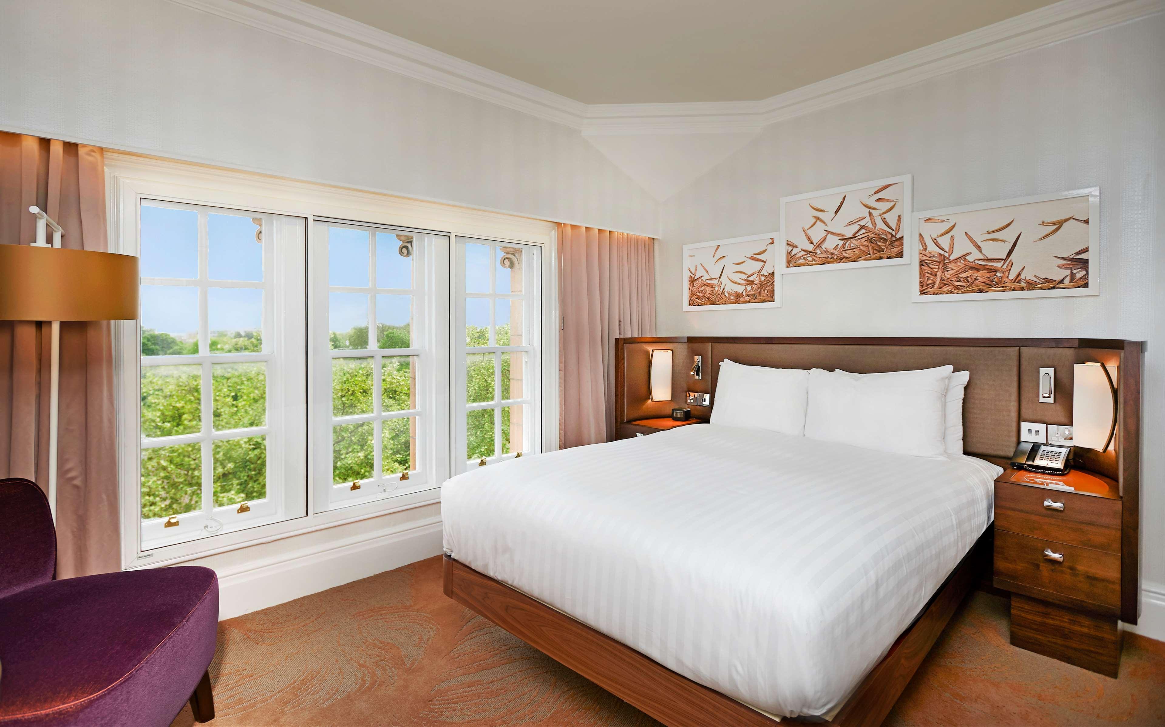 GUEST ROOM, QUEEN BED, WITH VIEW