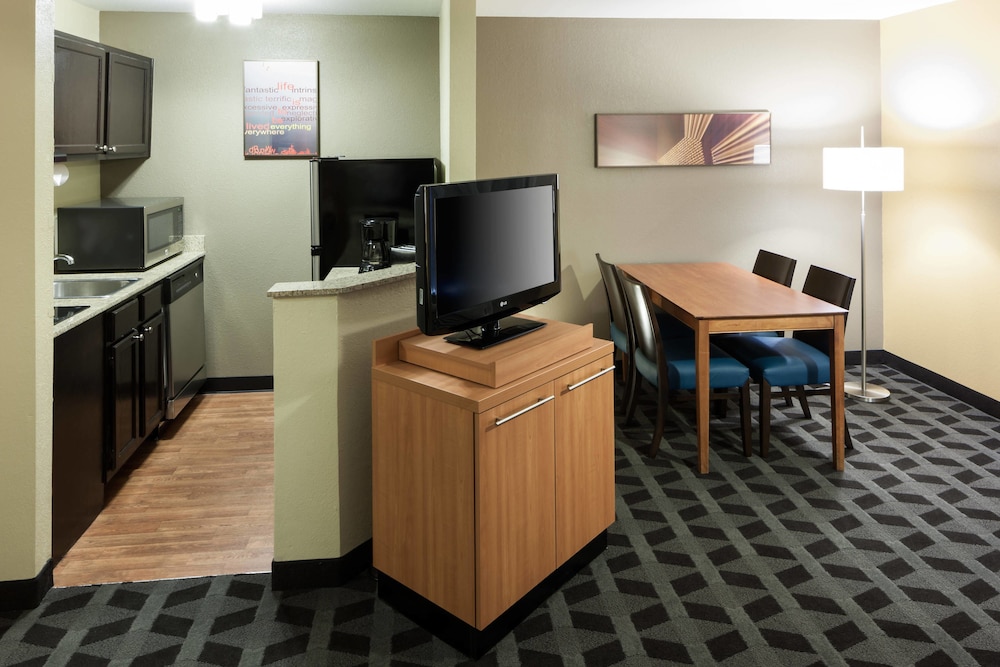 TownePlace Suites by Marriott Dallas Arlington North 38/43