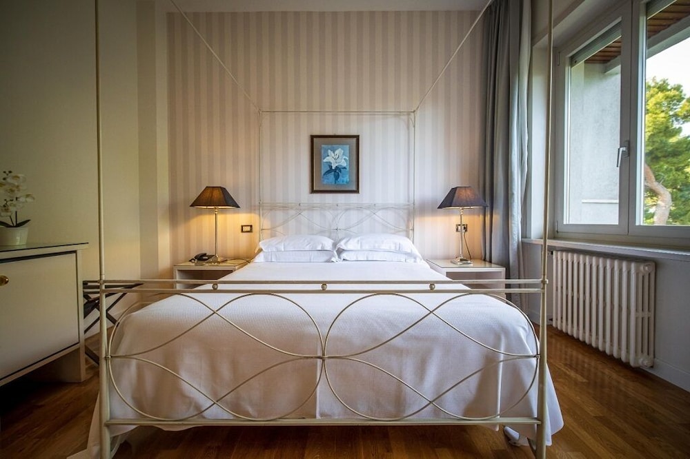 GRAND HOTEL PASSETTO 7/70