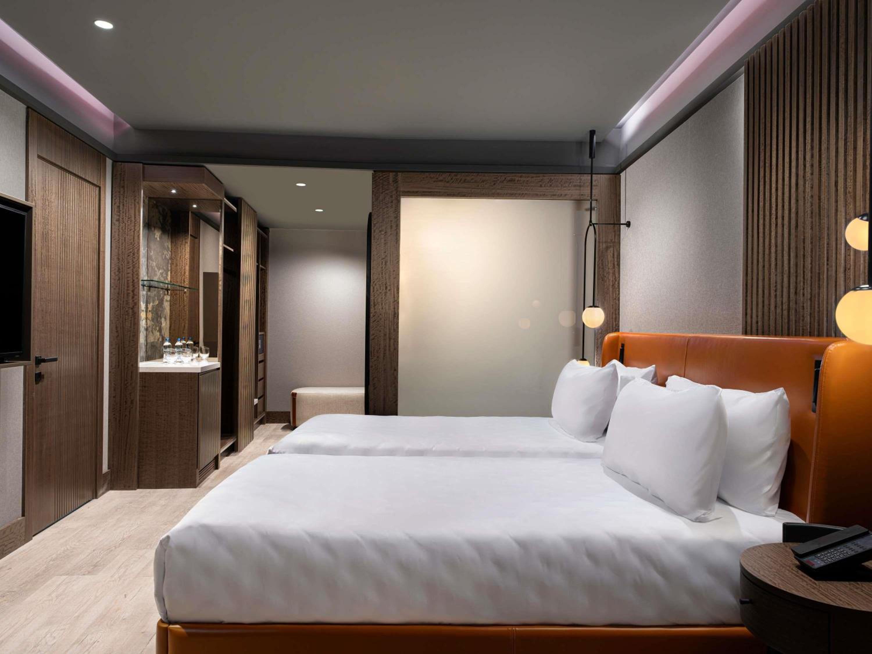 Superior, Twin Beds, Sea Side, Movenpick Hotel Istanbul Marmara Sea 2/3