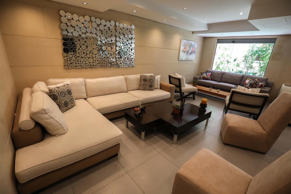 Sky Suites 36/61