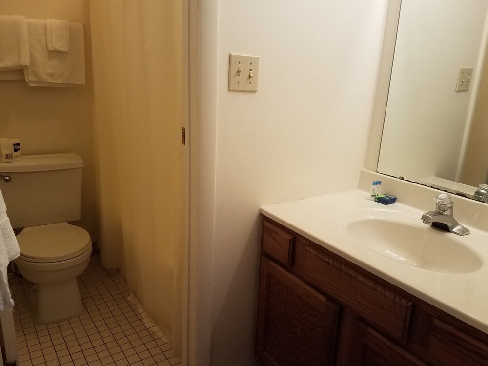 Bayshore Inn 36/40