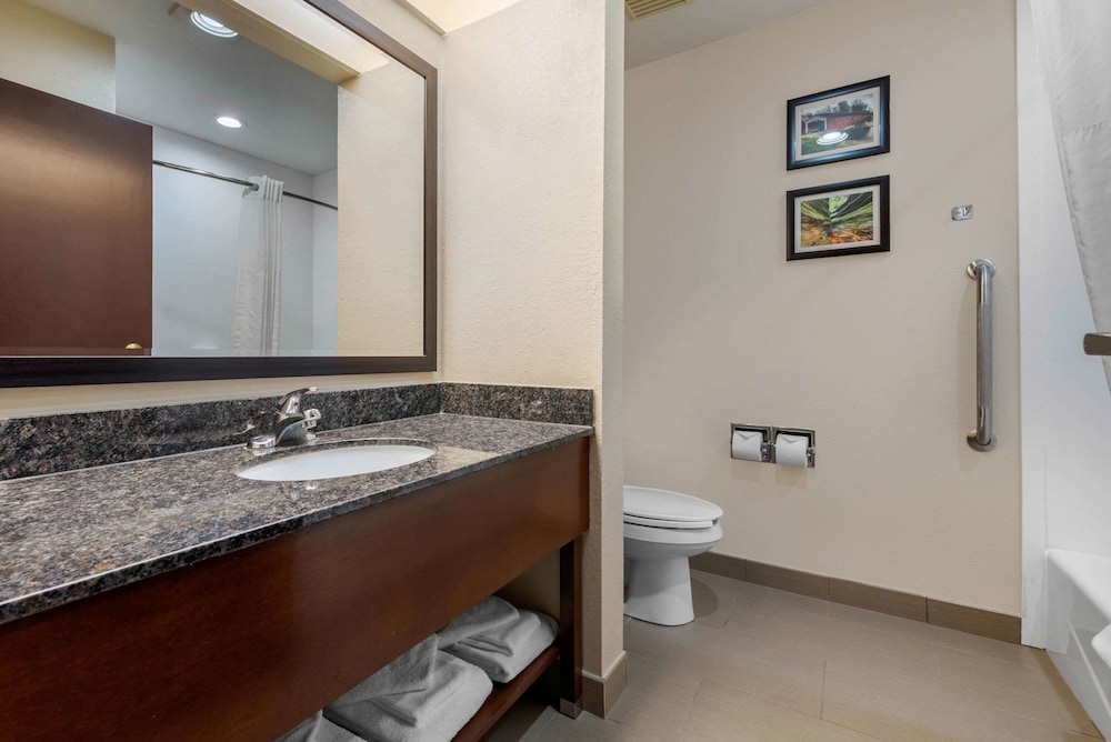 Comfort Suites Lafayette University Area 56/56