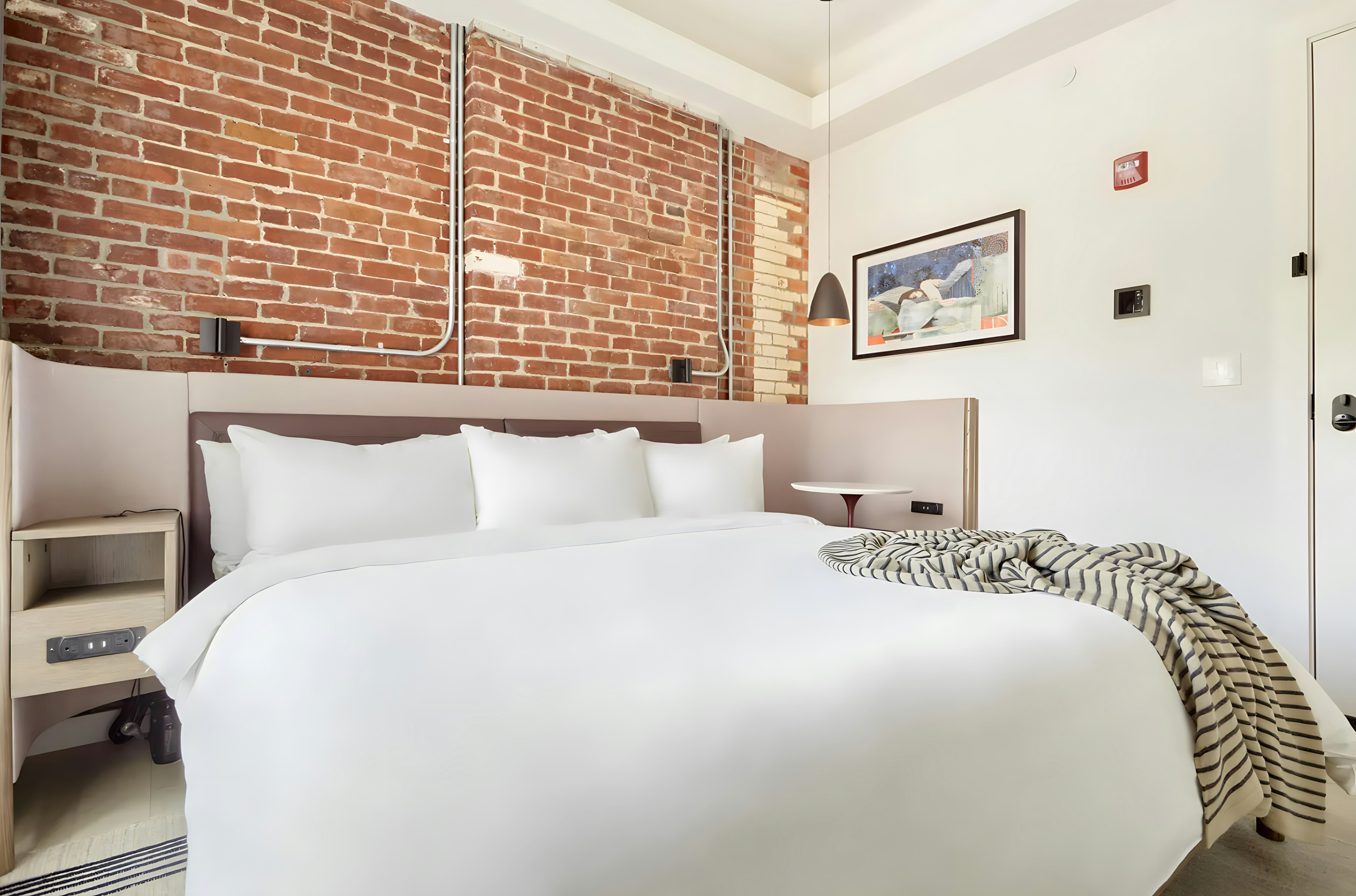 907 Main 19/52