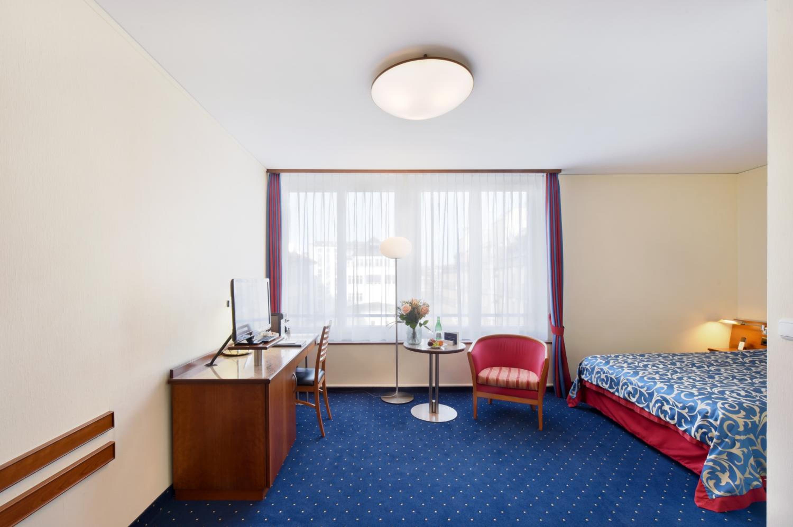 ROOM, FRENCH BED