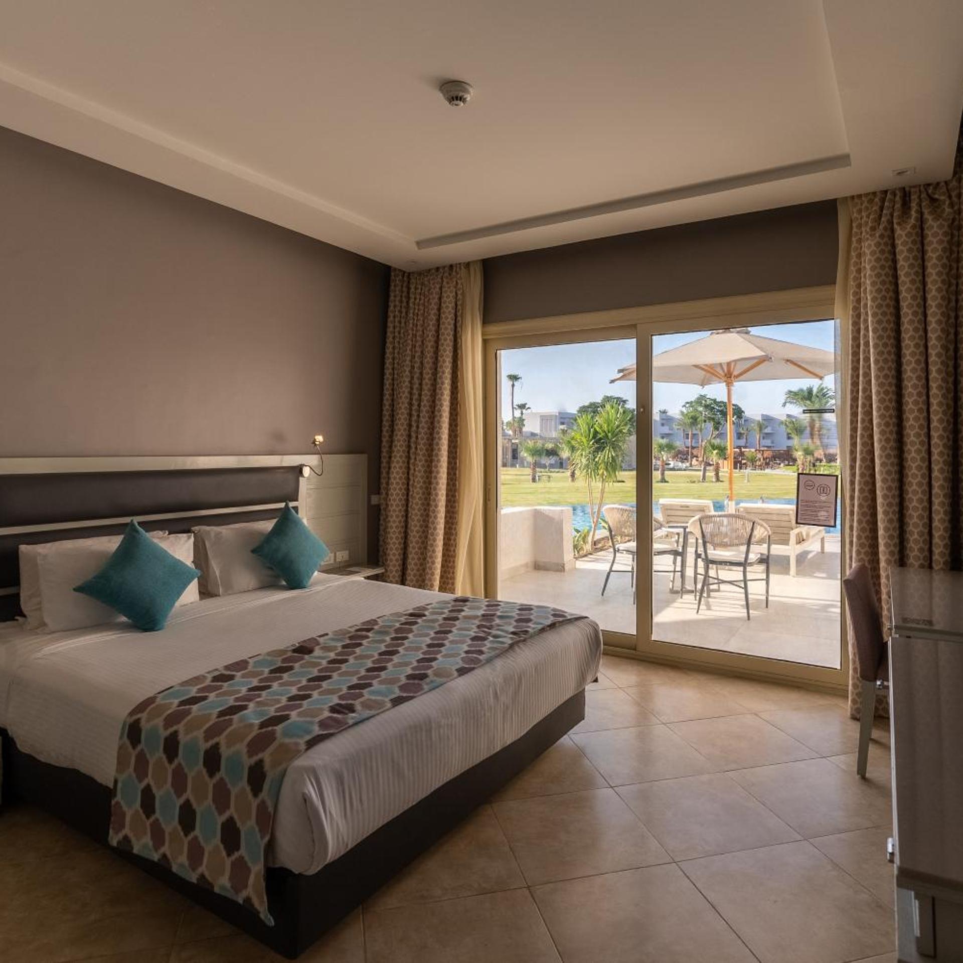 Swim Up, Family, Suite, King Bed