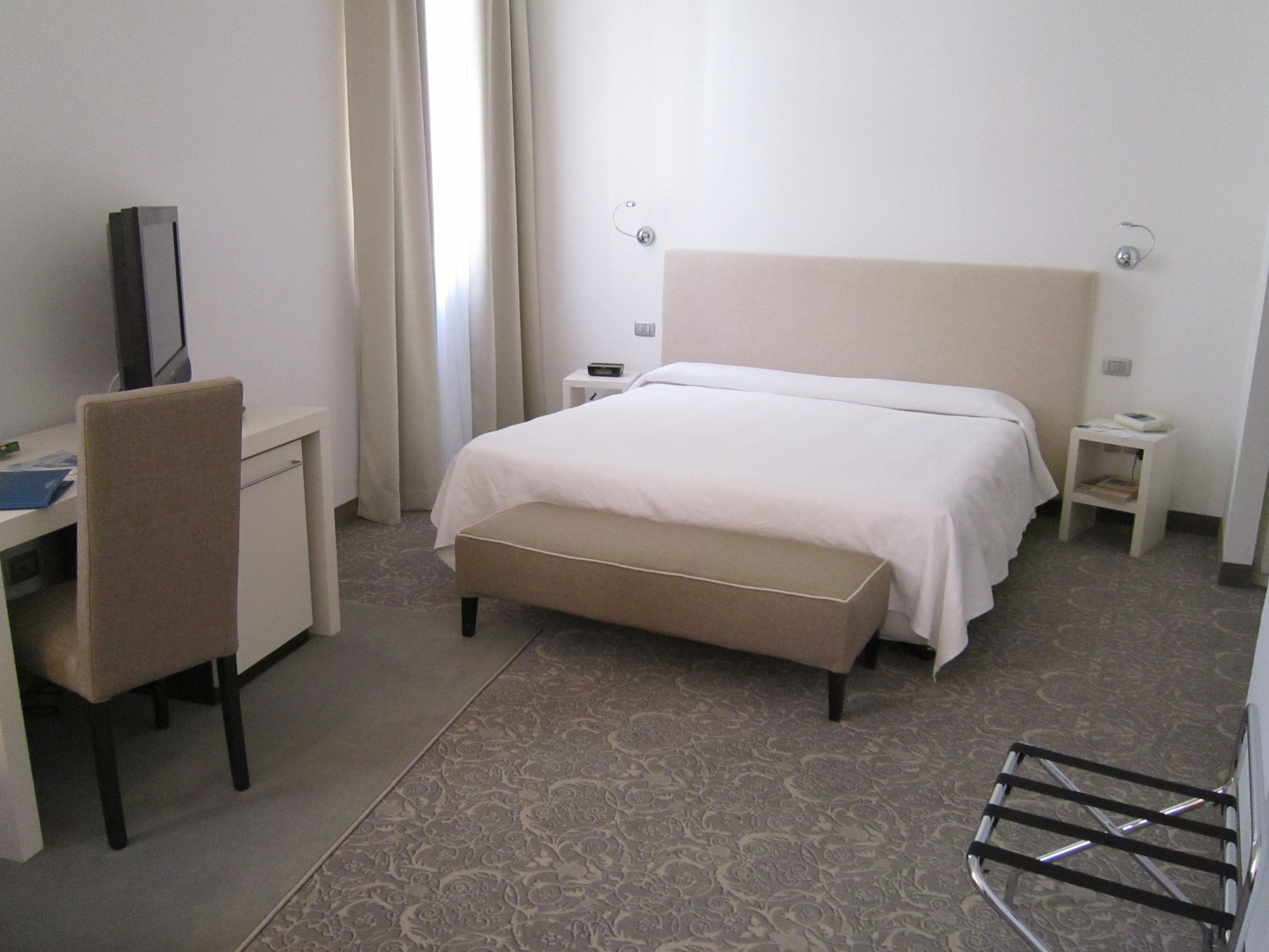 SUPERIOR, DOUBLE OR TWIN BED