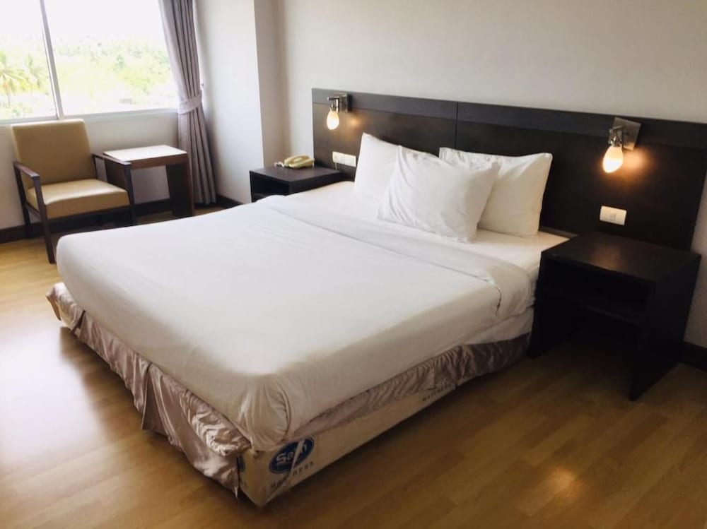 Sinkiat Buri Hotel 26/67
