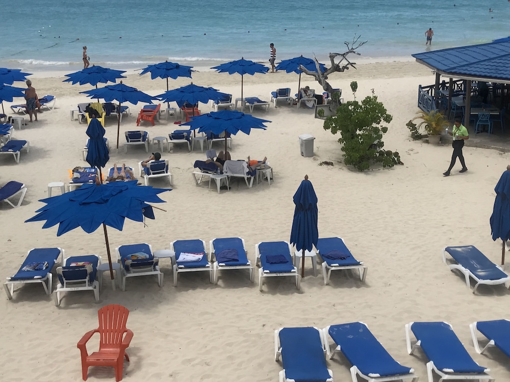 Negril Tree House Resort 58/69