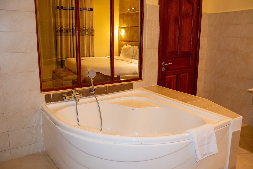 Malaika Beach Resort 50/50