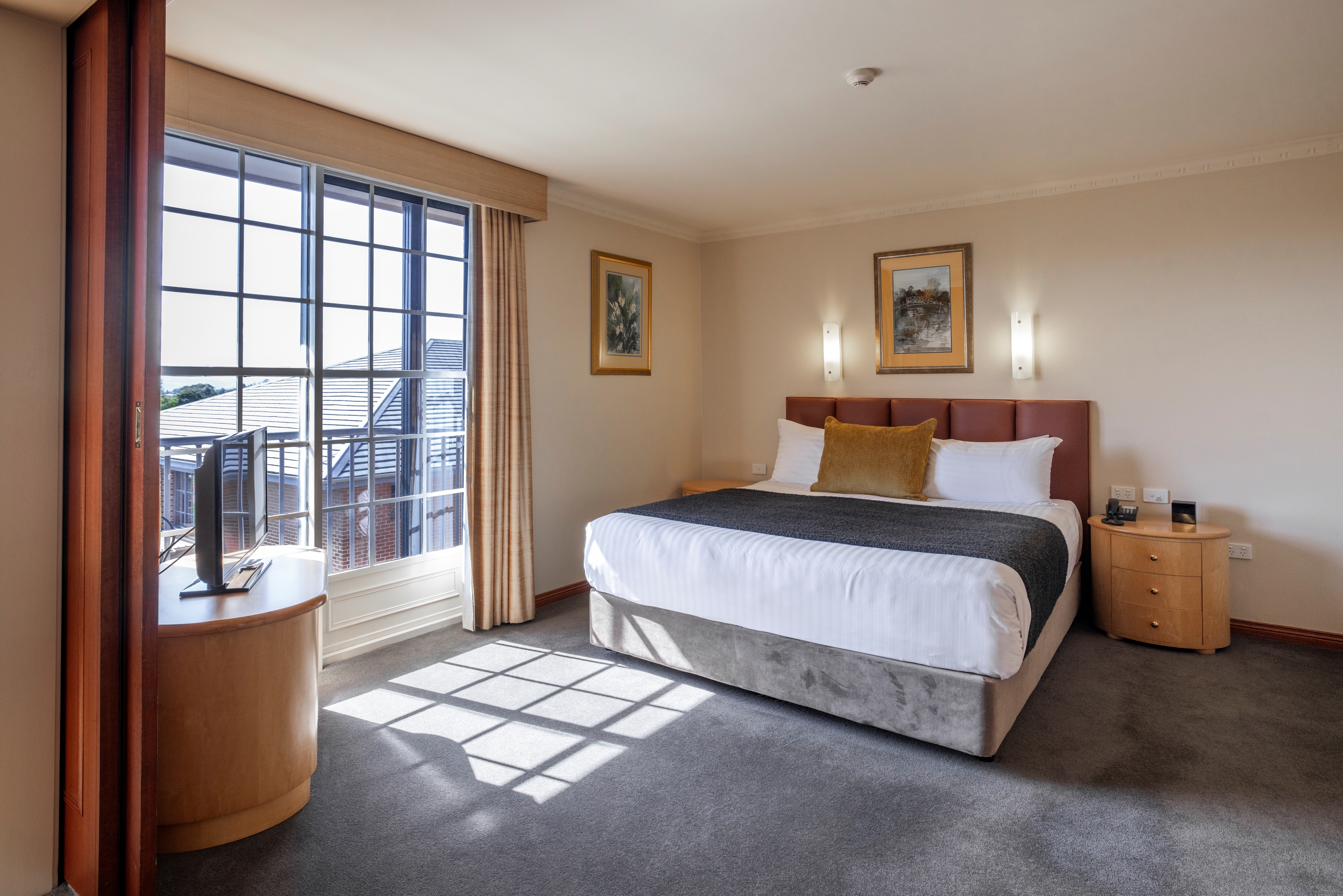 Courtyard, Suite