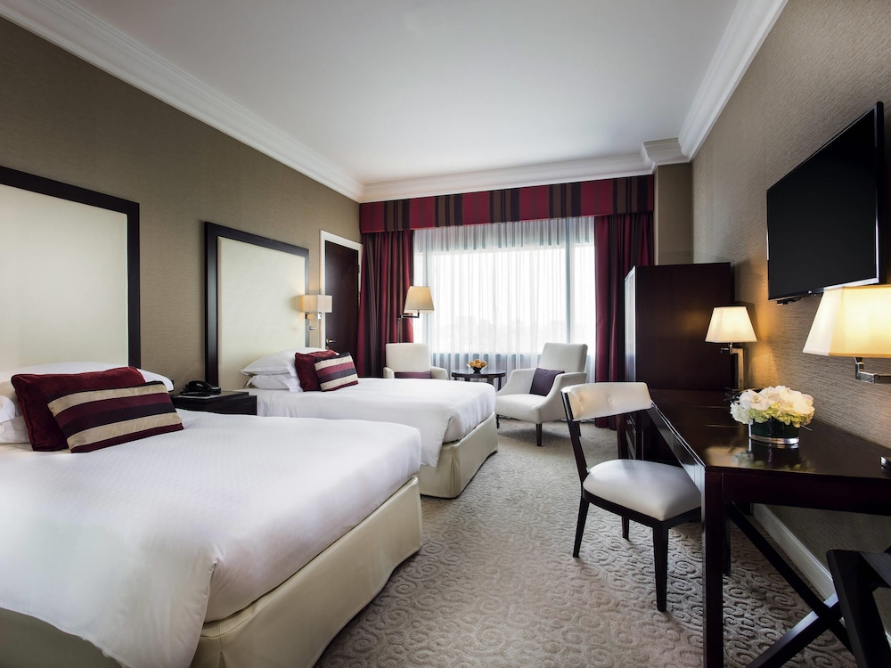 EXECUTIVE TWIN ROOM (with 2 single bed)