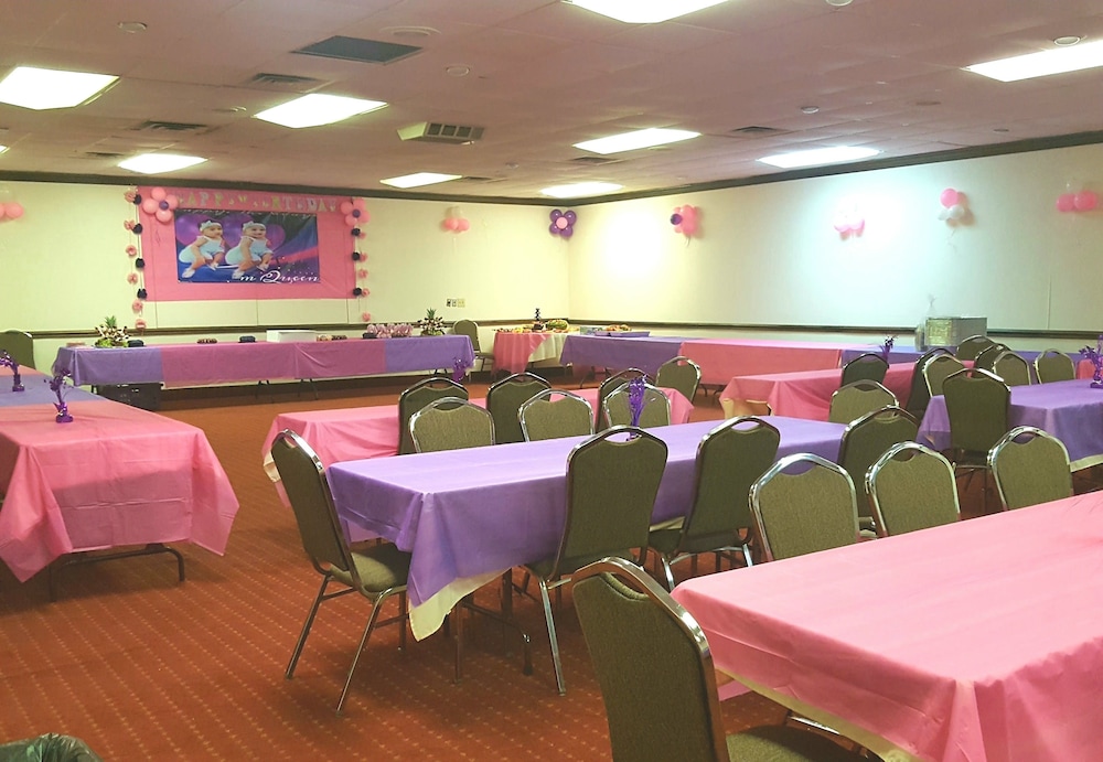 Trade Winds Central Inn 30/31