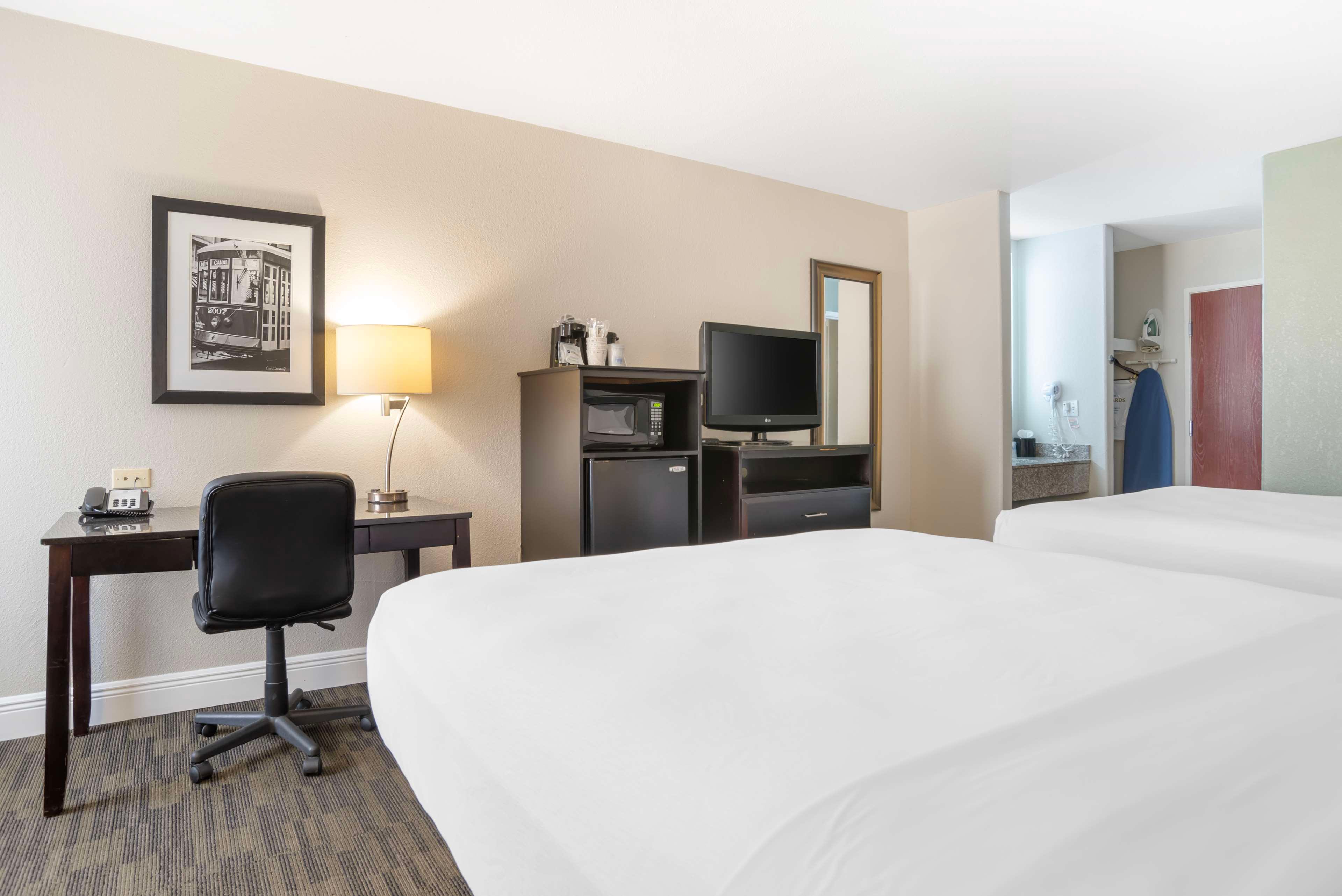 غرفة بسرير مزدوج لذوي الإعاقة، Best Western Bayou Inn 2/4