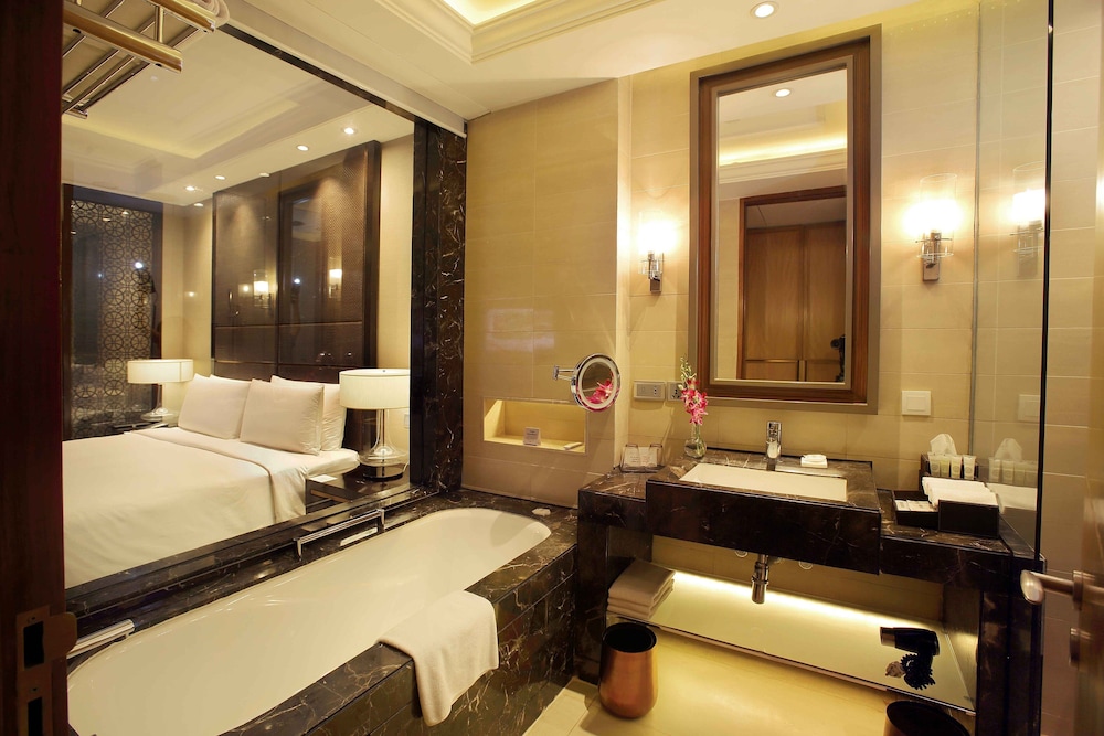 Crowne Plaza New Delhi Mayur Vihar Noida 28/64