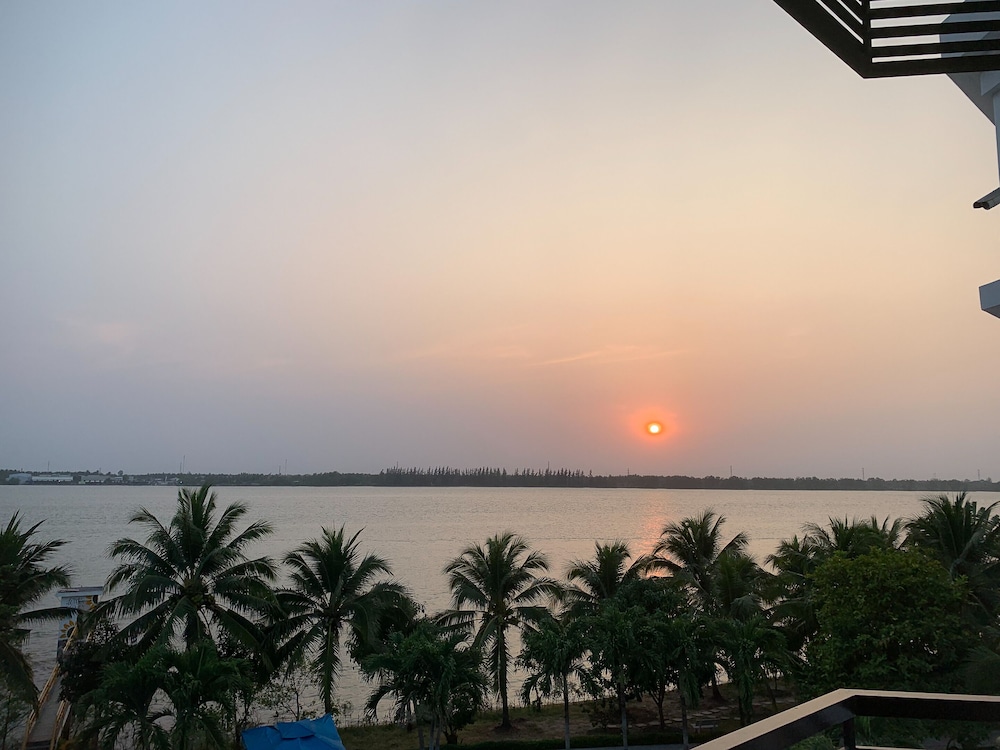 Ben Tre Riverside Resort 68/71