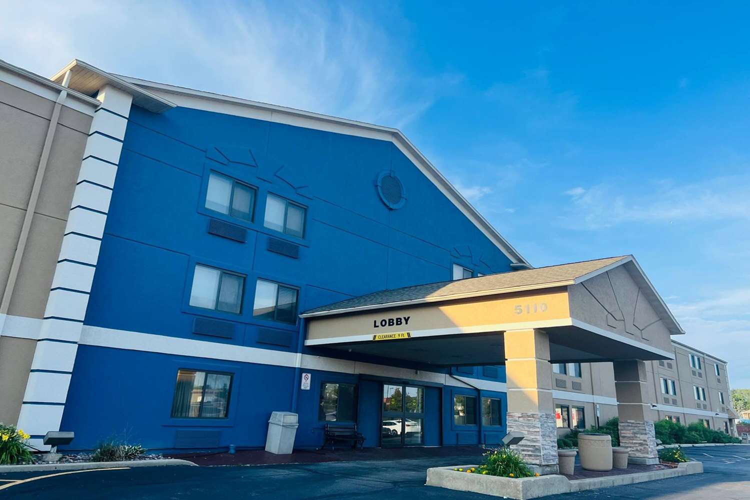 AmericInn by Wyndham Glendale/Milwaukee 2/28