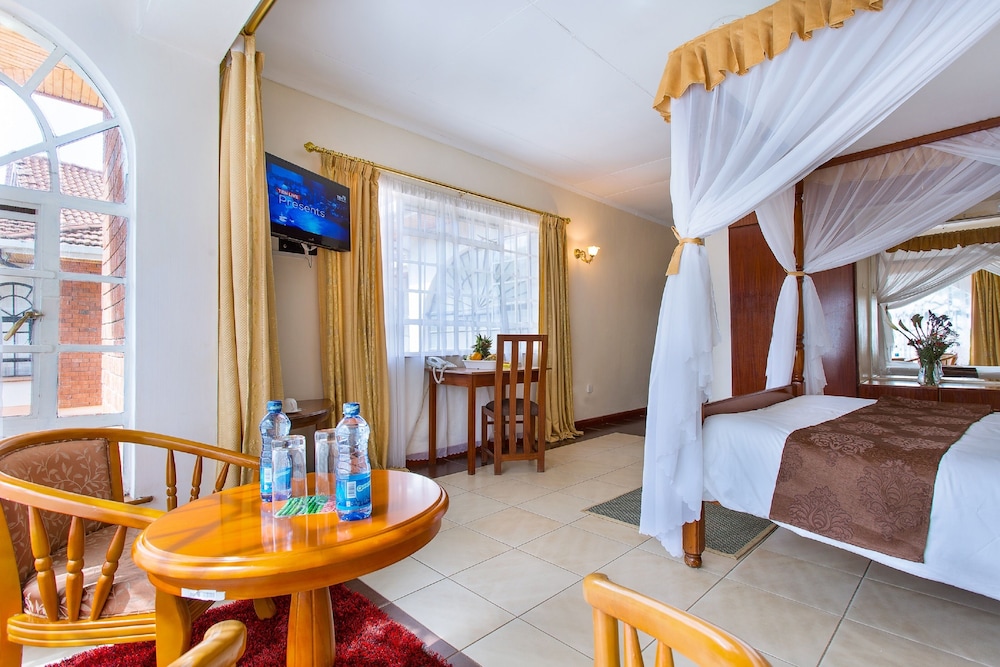 Convent International Hotel 16/30