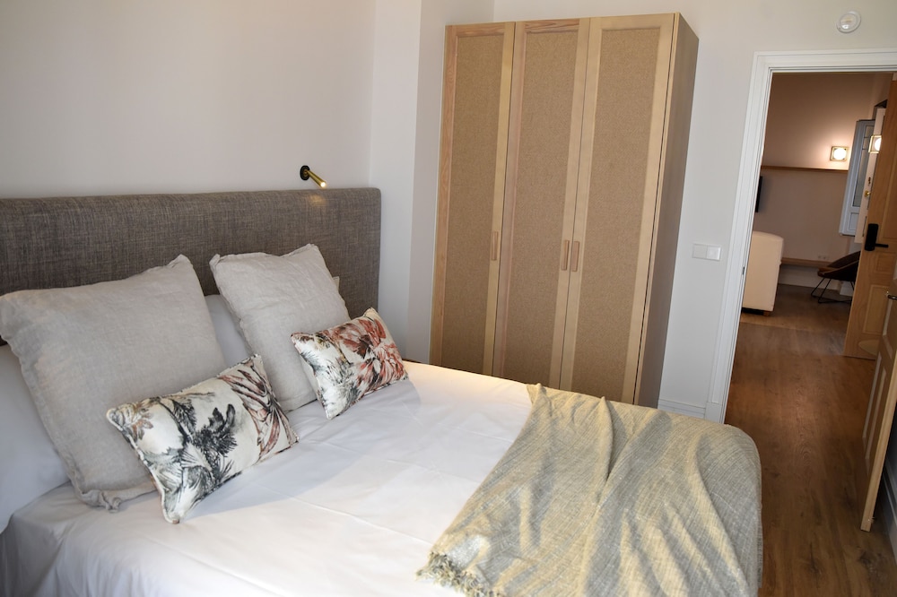 DELUXE, APARTMENT