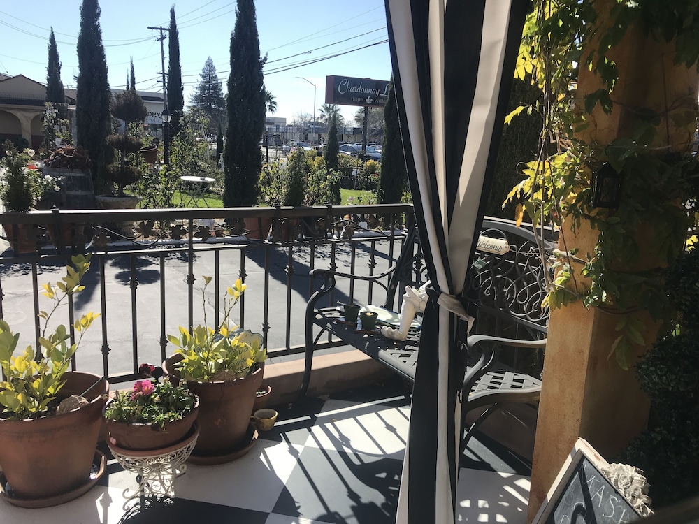 Chardonnay Lodge 30/46