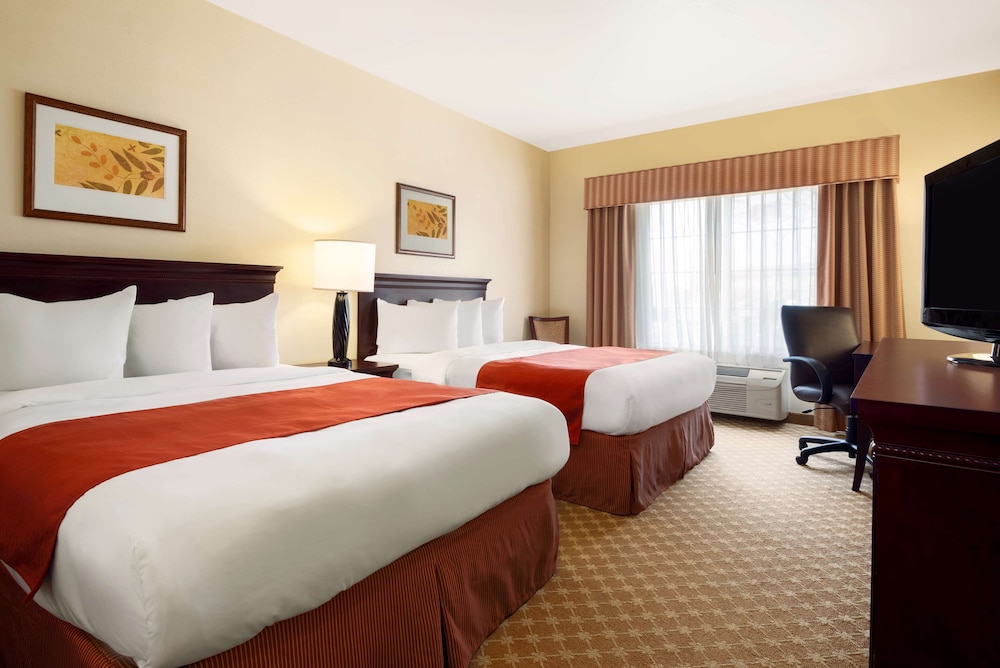 Country Inn & Suites by Radisson, Clinton, IA 3/19