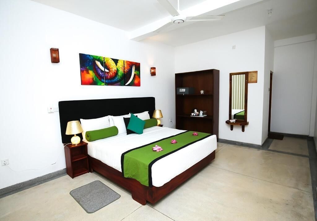 DELUXE, DOUBLE BED
