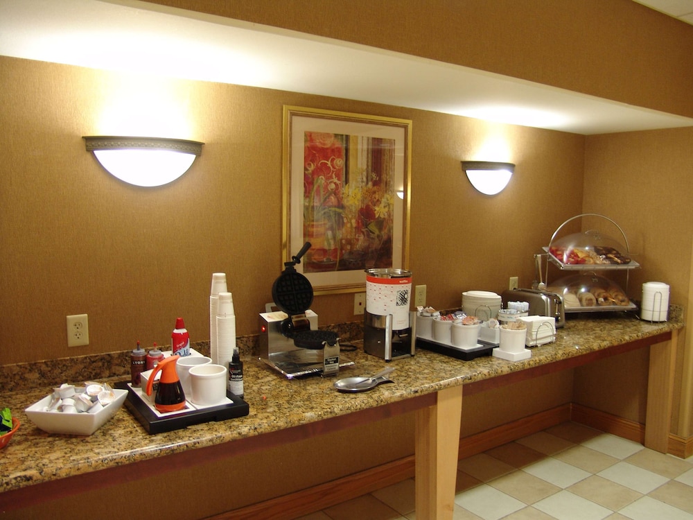 Hampton Inn Garden City, KS 28/33