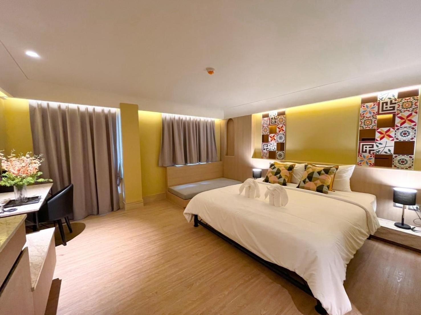 Grand, Deluxe, Double Bed