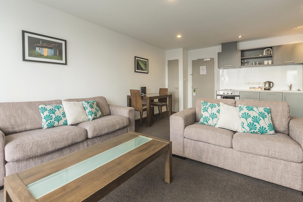 Barclay Suites 41/61