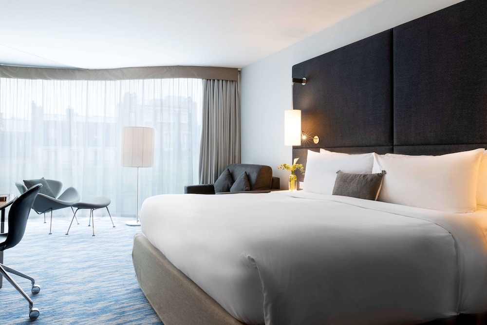 Renaissance Paris Arc de Triomphe Hotel 5/31