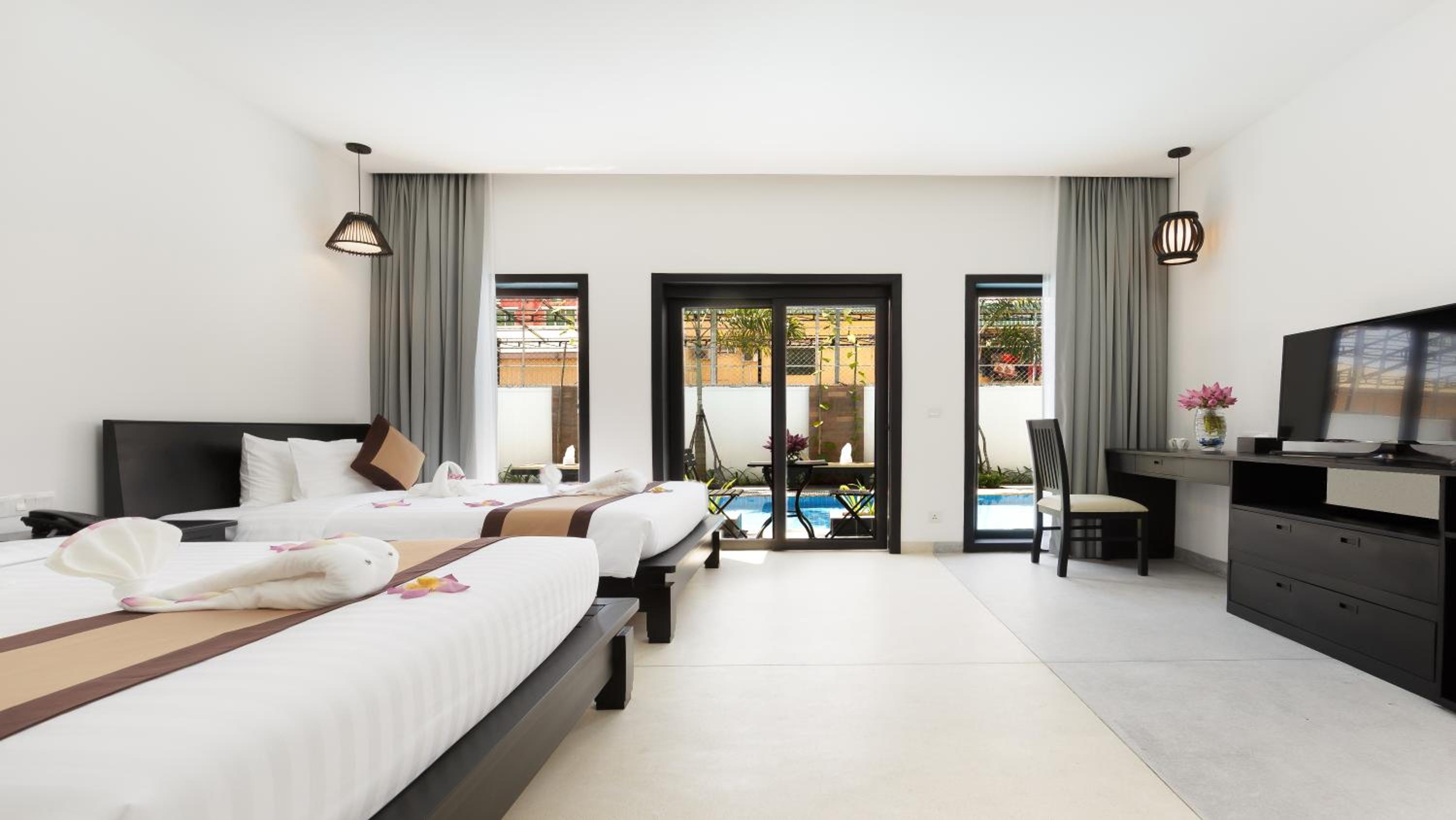 Landmark, Twin Beds